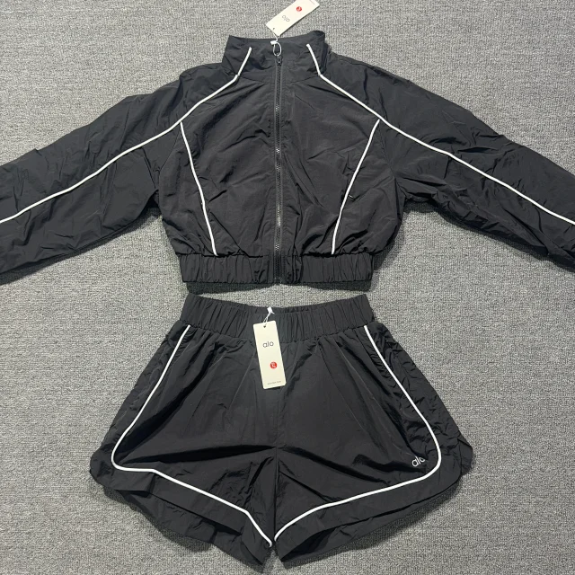 Alo Matching Sets Zip-up jacket and shorts set with contrast piping product detail image 4