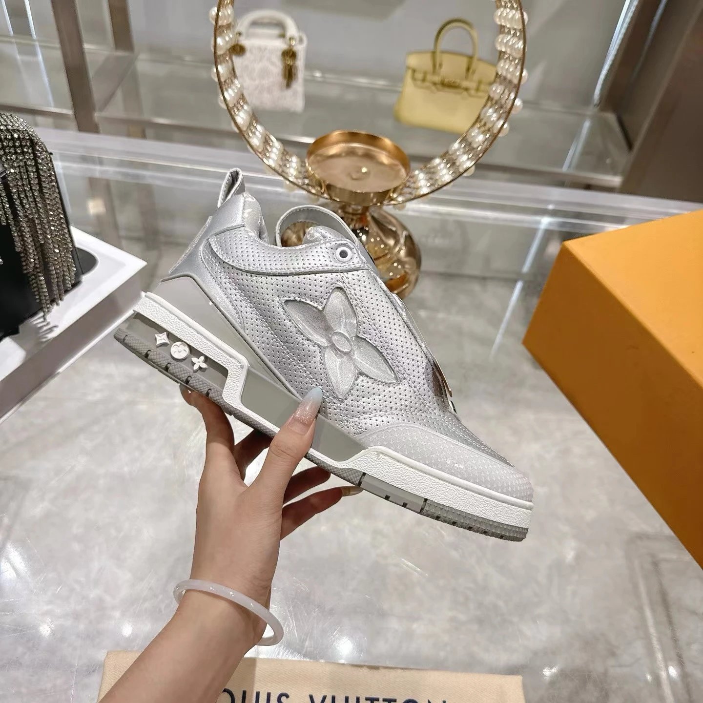 LV Skate