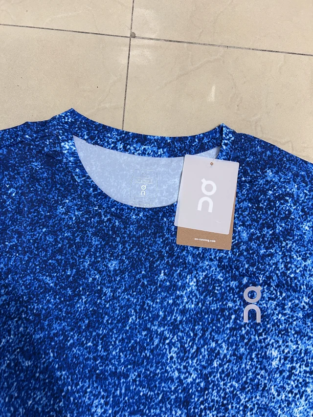 On Matching Sets Short-sleeve T-shirt and shorts set with speckled gradient print product detail image 16