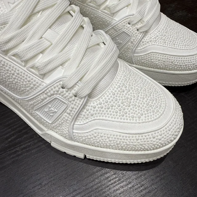 Louis Vuitton Sneakers Pearl-Embellished Low-Top product detail image 5