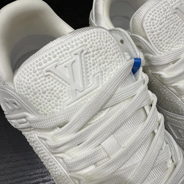Louis Vuitton Sneakers Pearl-Embellished Low-Top product detail image 6
