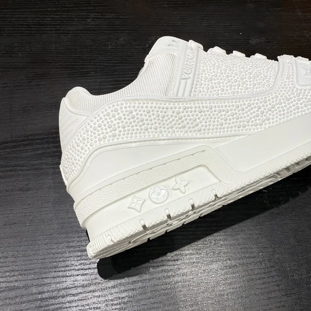 Louis Vuitton Sneakers Pearl-Embellished Low-Top product detail image 7