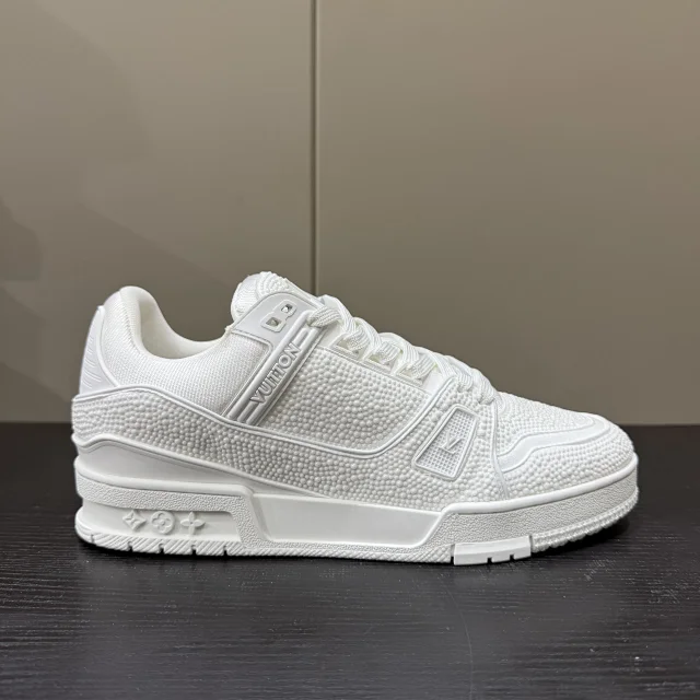 Louis Vuitton Sneakers Pearl-Embellished Low-Top product detail image 2