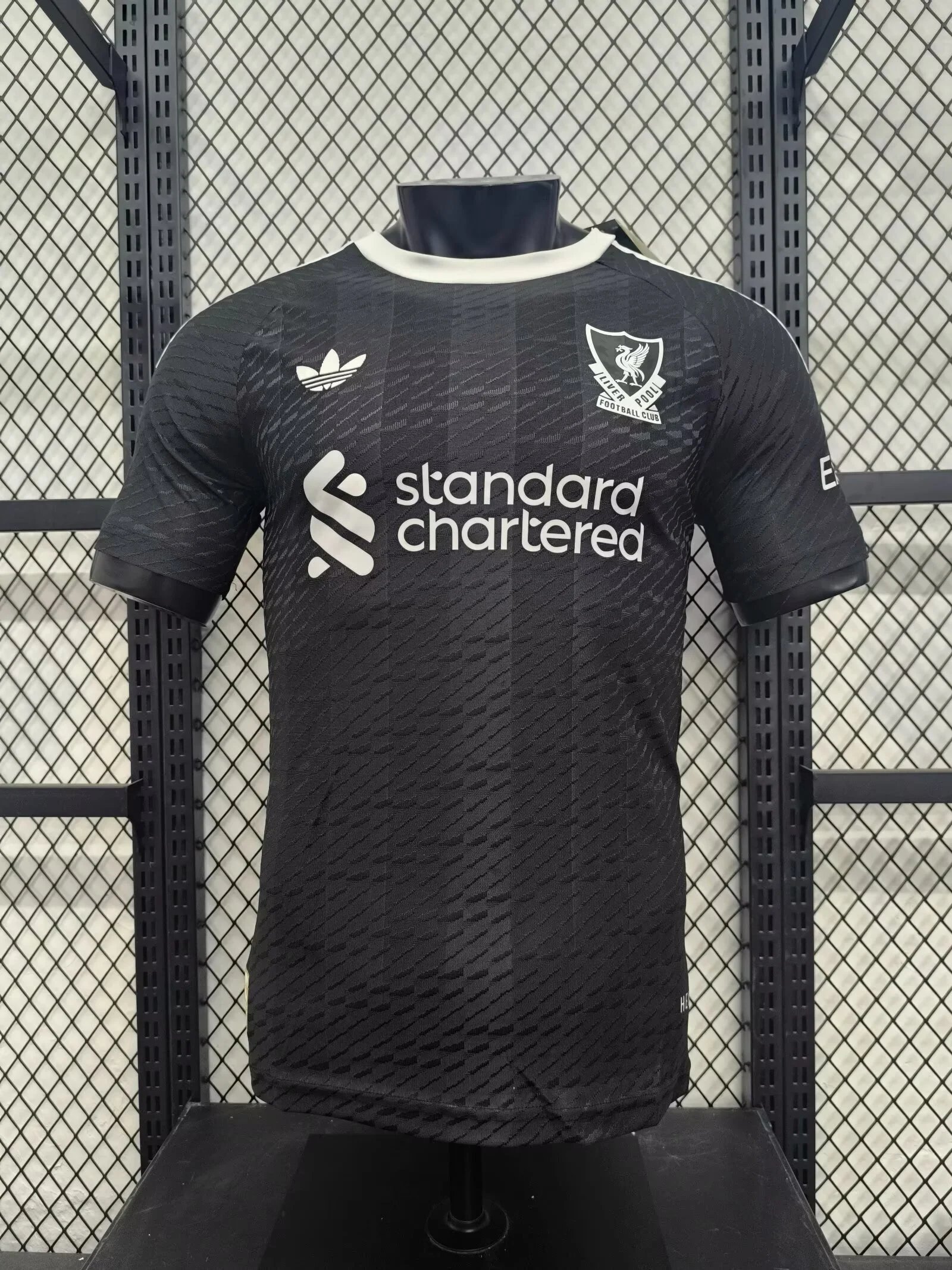 2526 Season Liverpool Goalkeeper Jersey Player Version