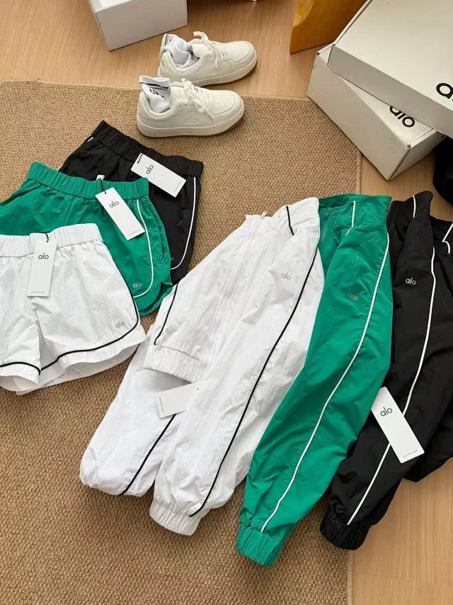 Alo Matching Sets DX 82-7 zip-up jacket and shorts set with contrast piping product detail image 2