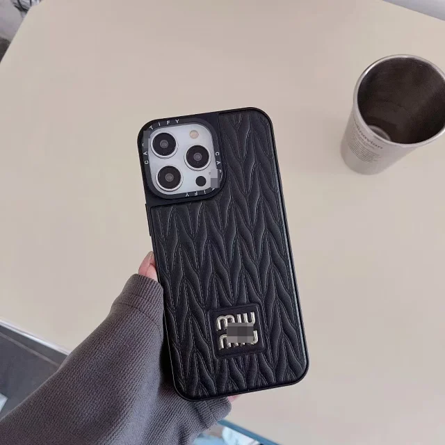 Miu Phone Cases Textured quilted case product detail image 4