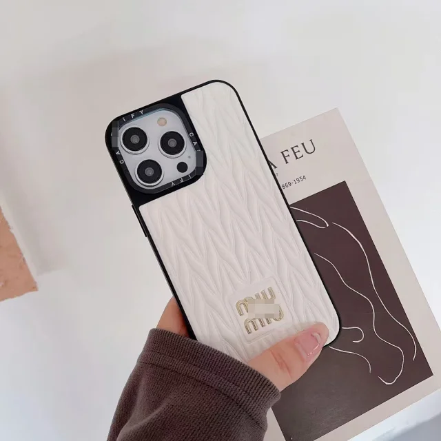Miu Phone Cases Textured quilted case product detail image 3