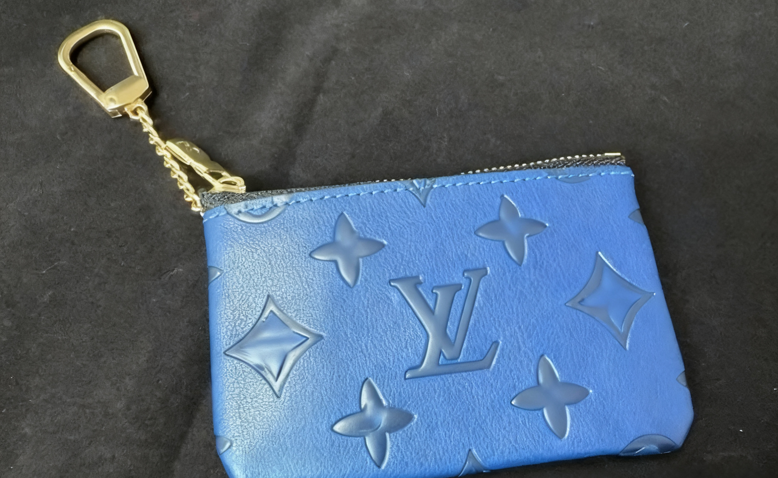 Blue L /// V SKU image
