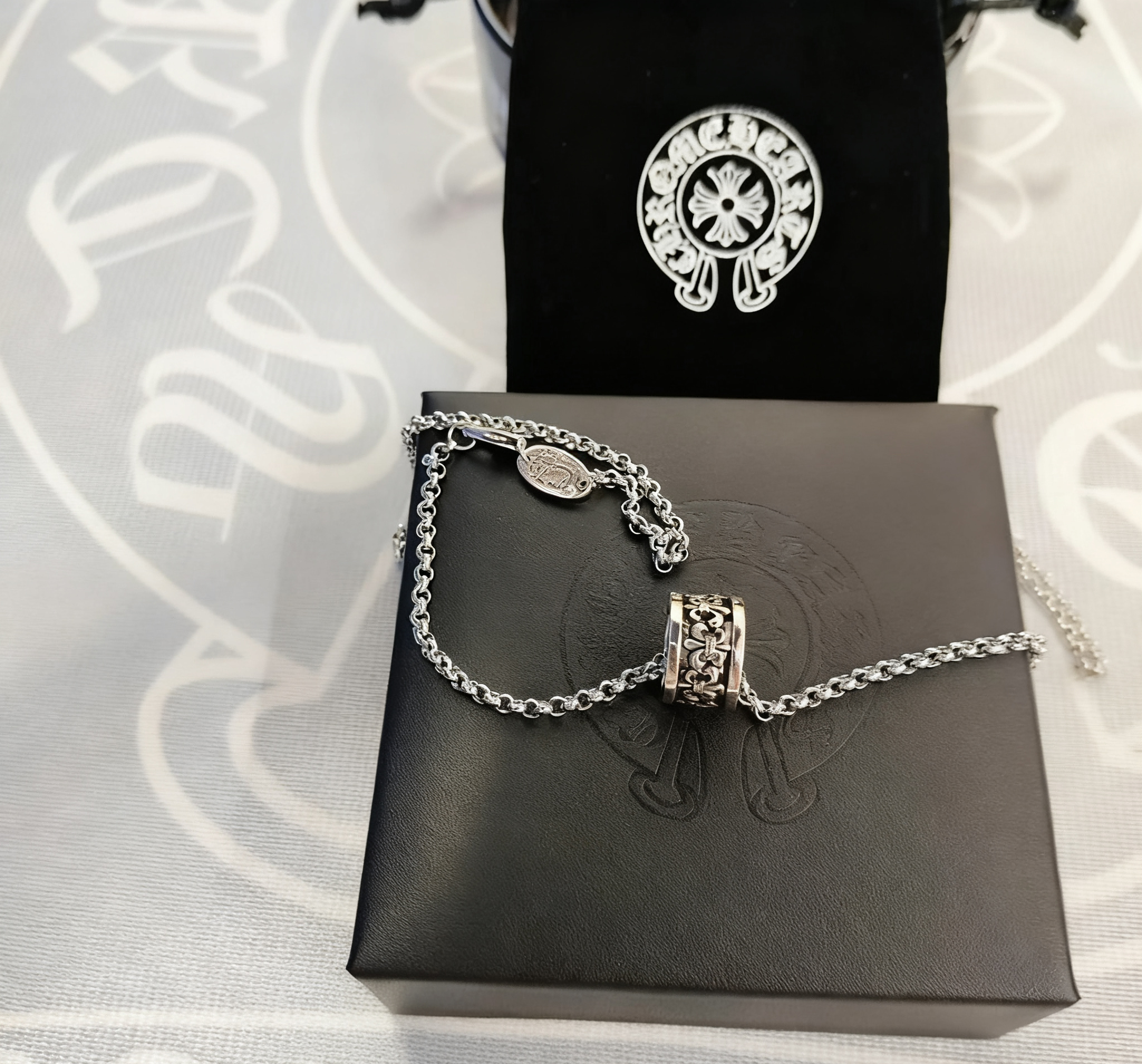 Anchor circle with a pearl chain SKU image