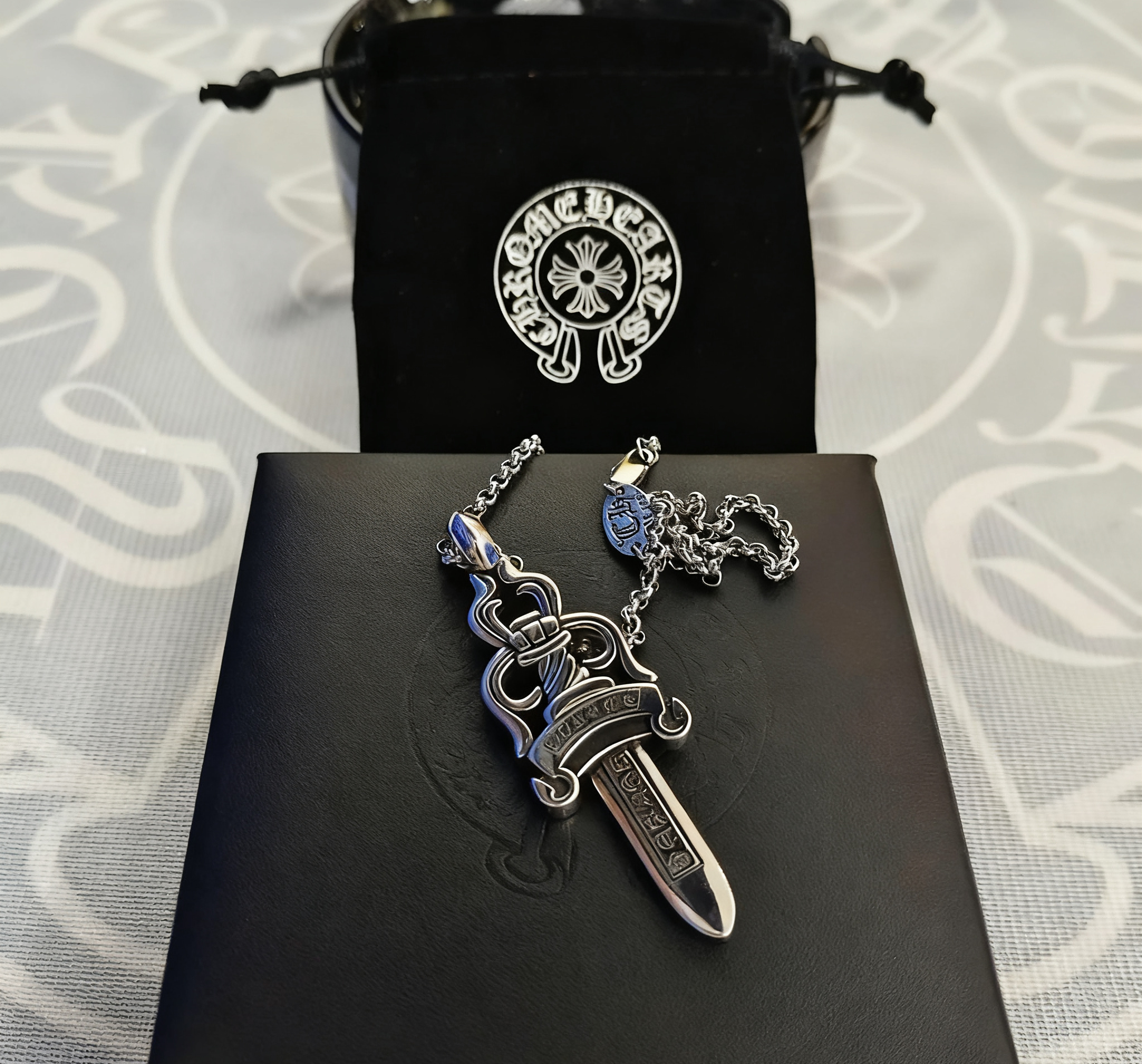 A large sword paired with a pearl necklace SKU image