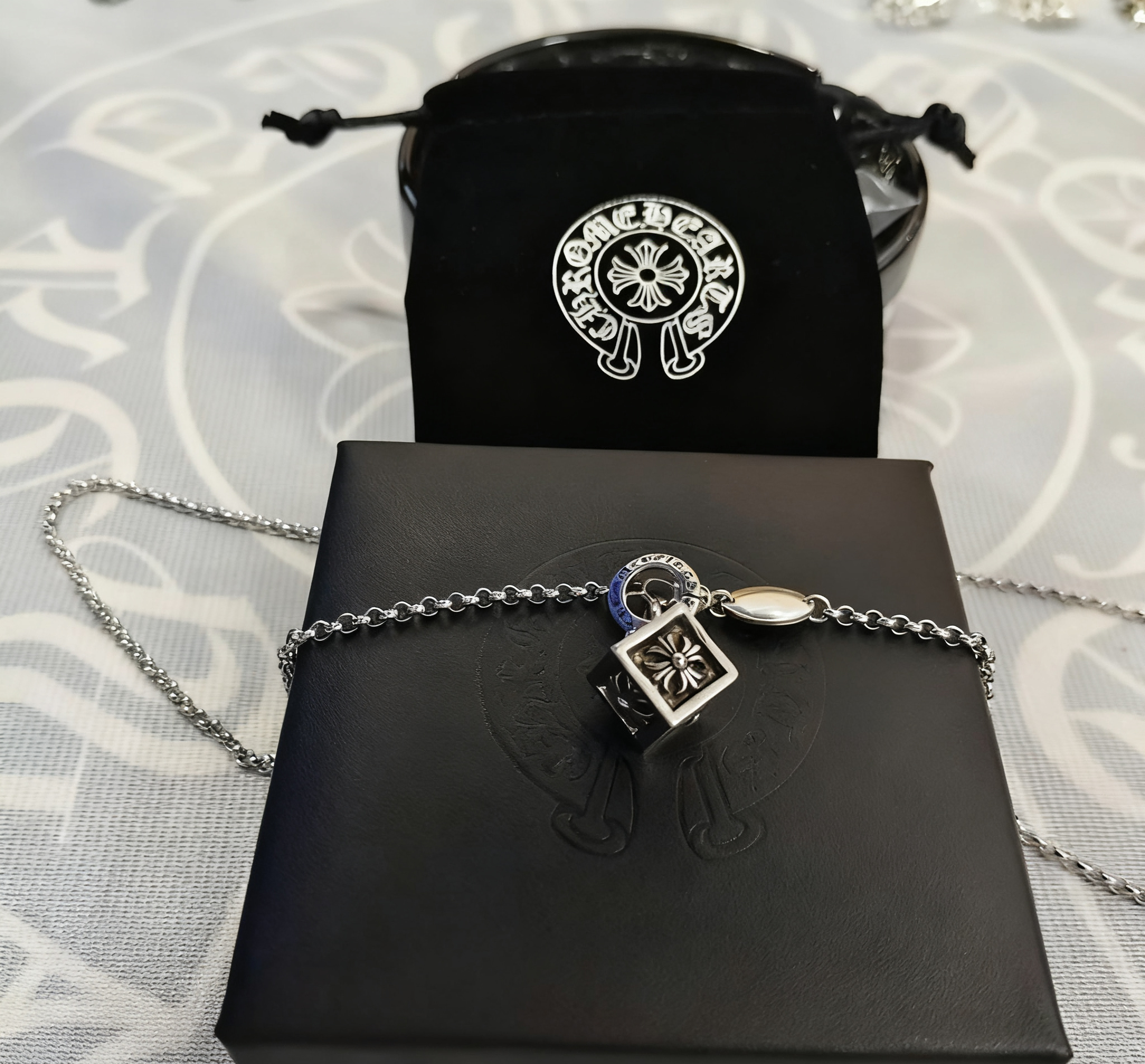 Cross-shaped sieve with a pearl necklace SKU image