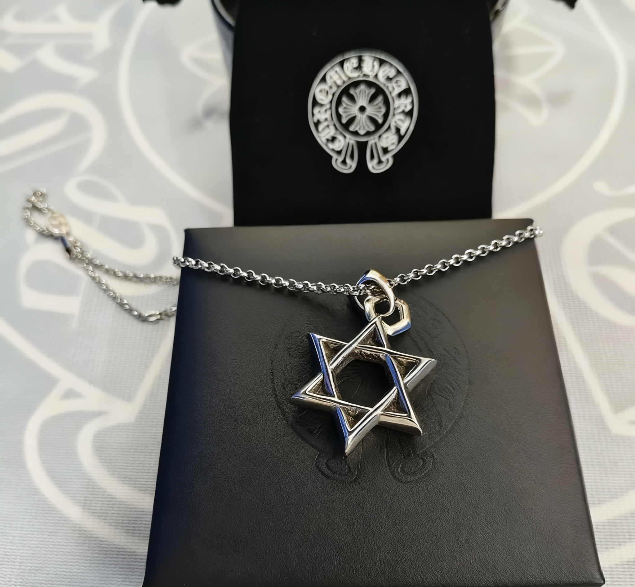 Large six-pointed star with a pearl necklace SKU image