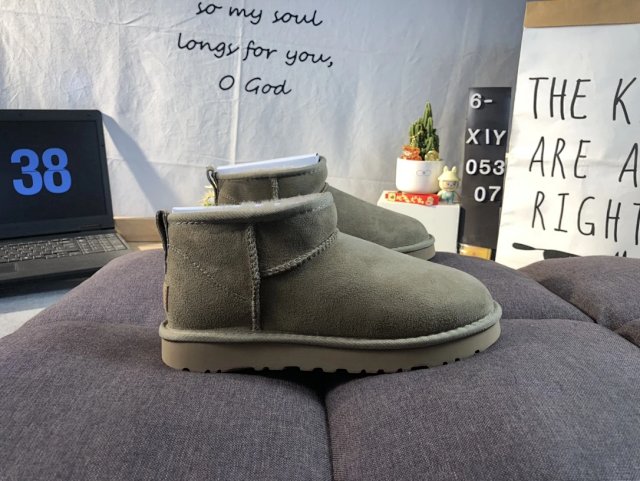 UGG Shoes: seller detail photo 4