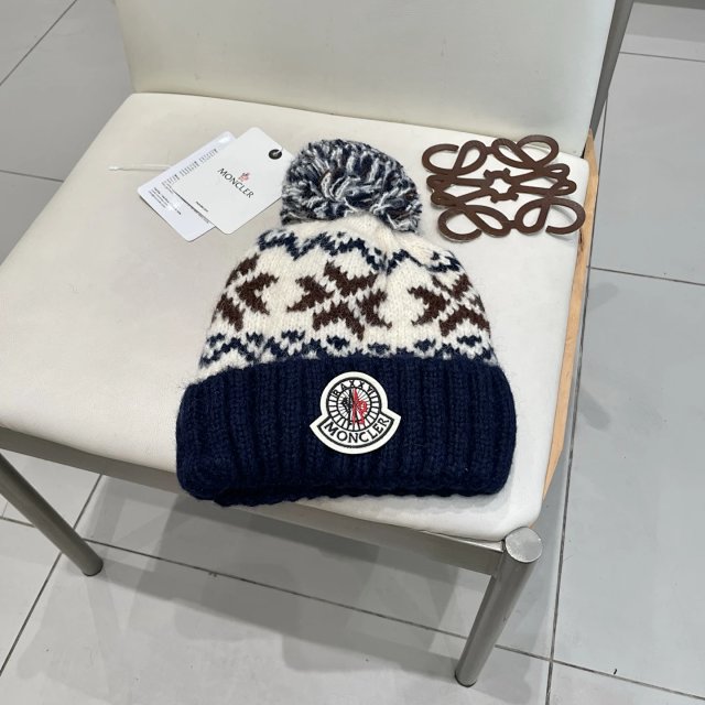 Moncler knitted hat: seller detail photo 1