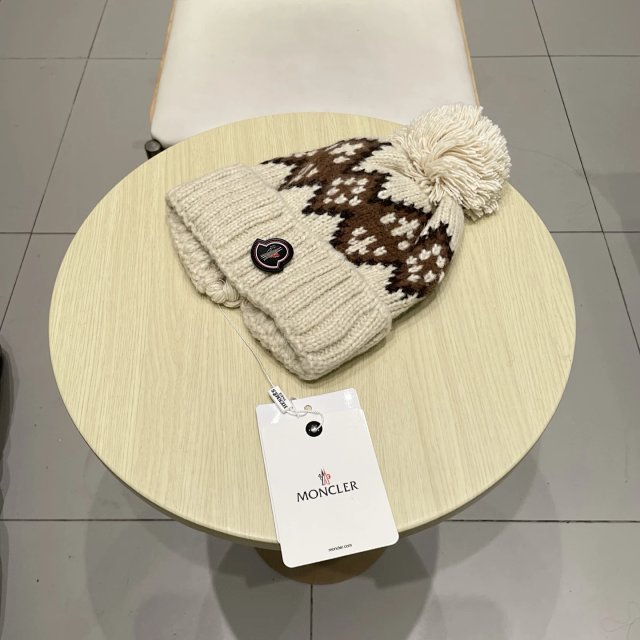 Moncler knitted hat: seller detail photo 11