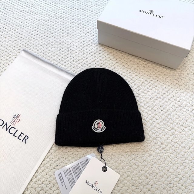 Moncler knitted hat: seller detail photo 12