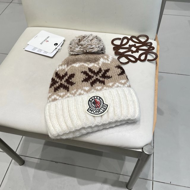 Moncler knitted hat: seller detail photo 4