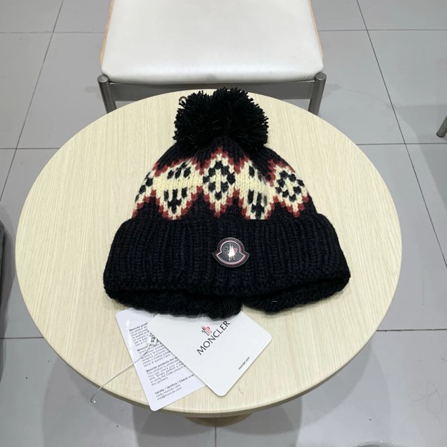 Moncler knitted hat: seller detail photo 12