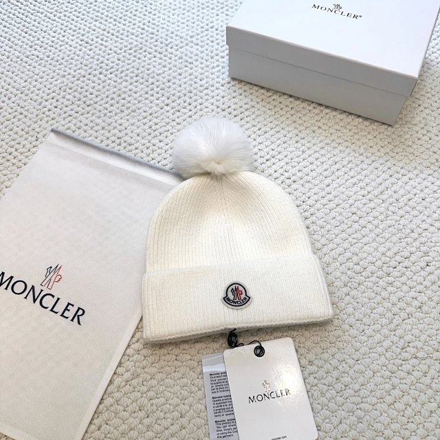 Moncler knitted hat: seller detail photo 6