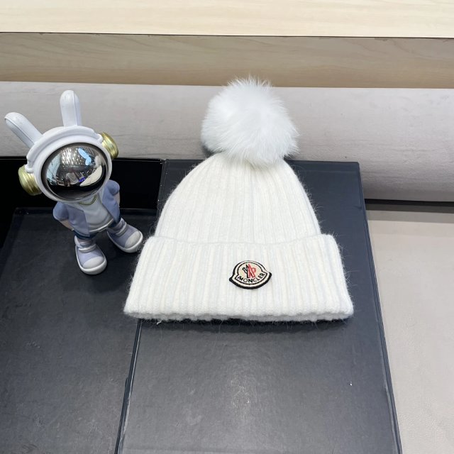 Moncler knitted hat: seller detail photo 2