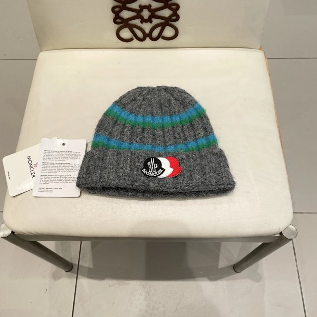 Moncler knitted hat: seller detail photo 8