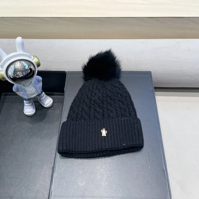 Moncler knitted hat: seller detail photo 8