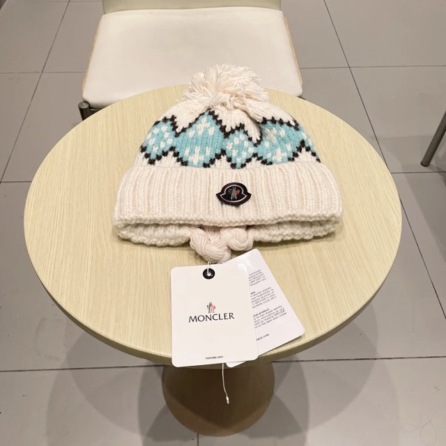 Moncler knitted hat: seller detail photo 9