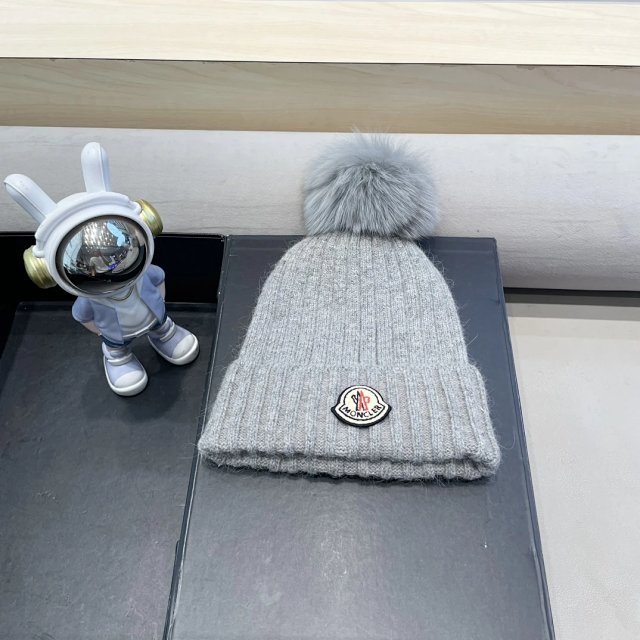 Moncler knitted hat: seller detail photo 1