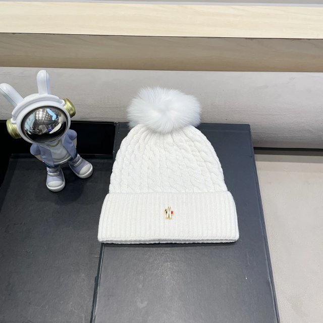 Moncler knitted hat: seller detail photo 9