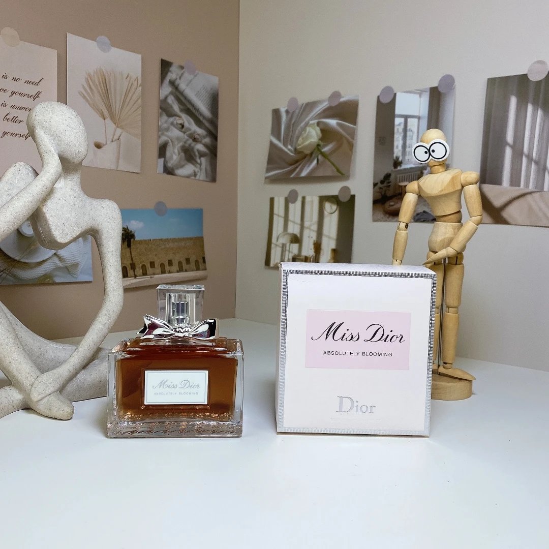 Dior perfume | 31 colorways