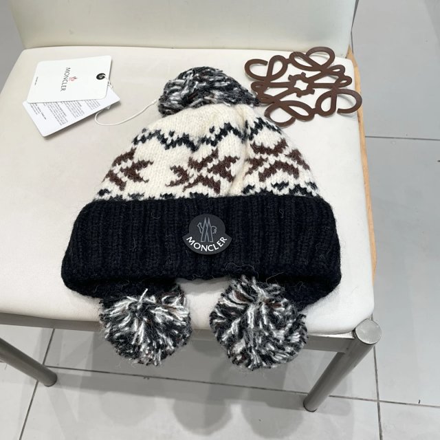 Moncler knitted hat: seller detail photo 7