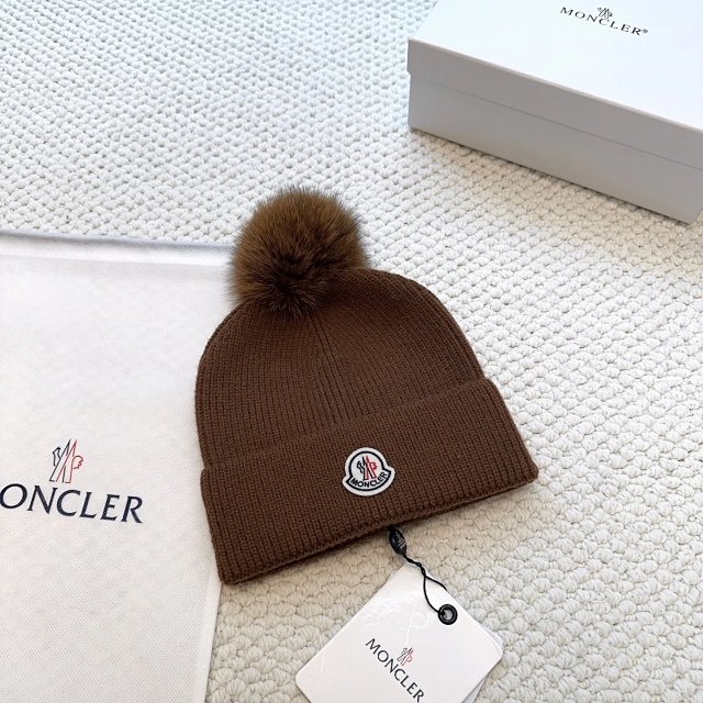 Moncler knitted hat: seller detail photo 4