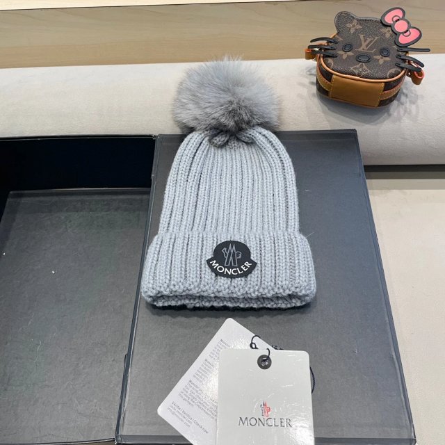 Moncler knitted hat: seller detail photo 10