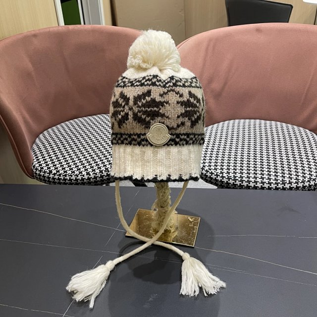 Moncler knitted hat: seller detail photo 2