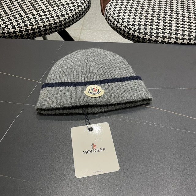 Moncler knitted hat: seller detail photo 11