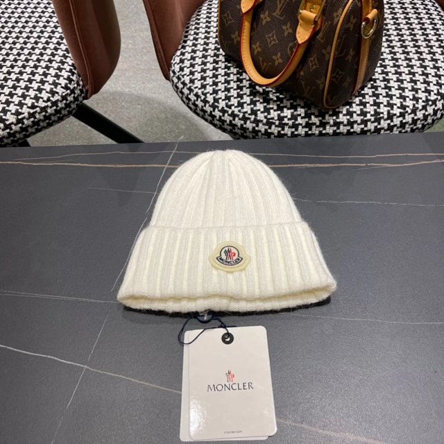 Moncler knitted hat: seller detail photo 2