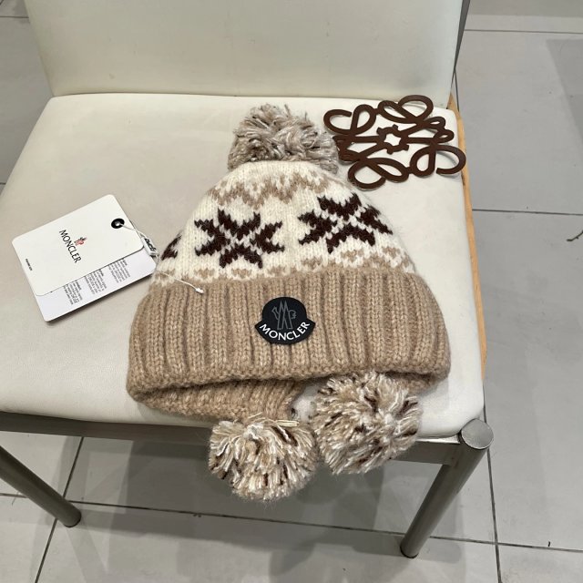 Moncler knitted hat: seller detail photo 8