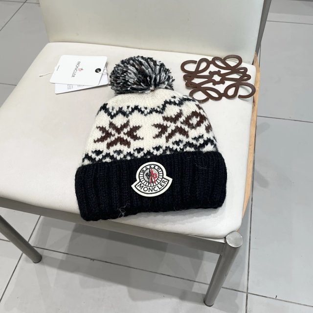 Moncler knitted hat: seller detail photo 3