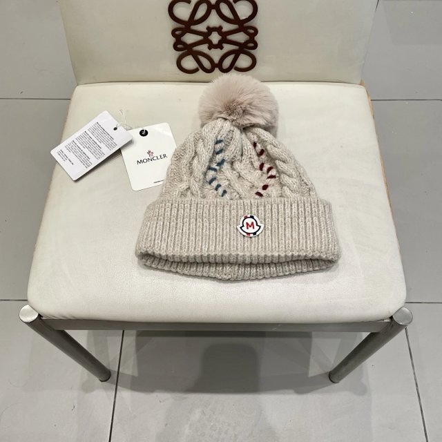 Moncler knitted hat: seller detail photo 14