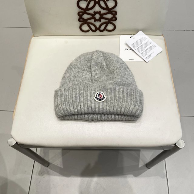 Moncler knitted hat: seller detail photo 4