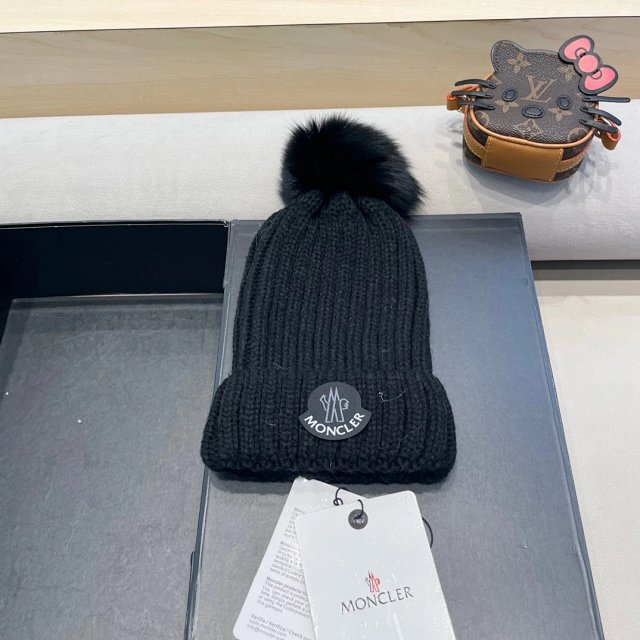 Moncler knitted hat: seller detail photo 12