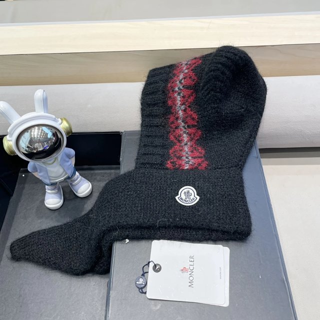 Moncler knitted hat: seller detail photo 2