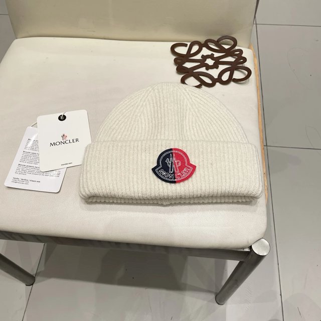 Moncler knitted hat: seller detail photo 1