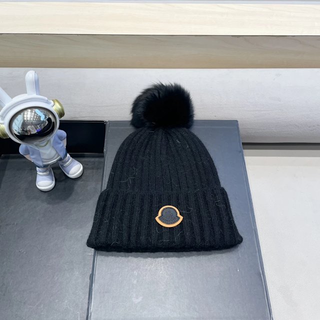 Moncler knitted hat: seller detail photo 5