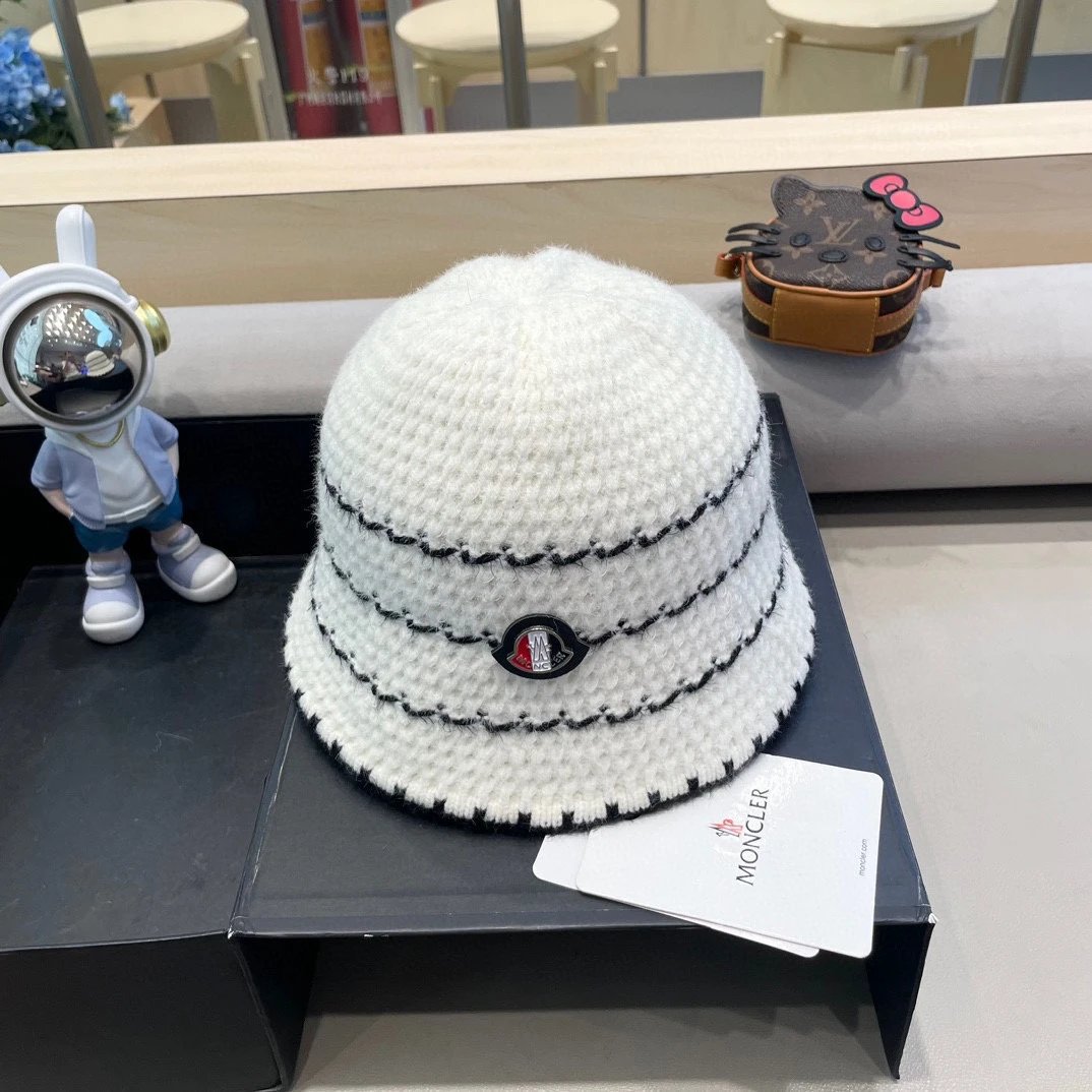 Moncler knitted hat
