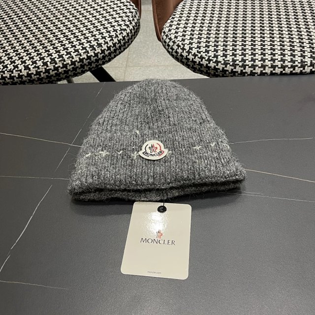 Moncler knitted hat: seller detail photo 5