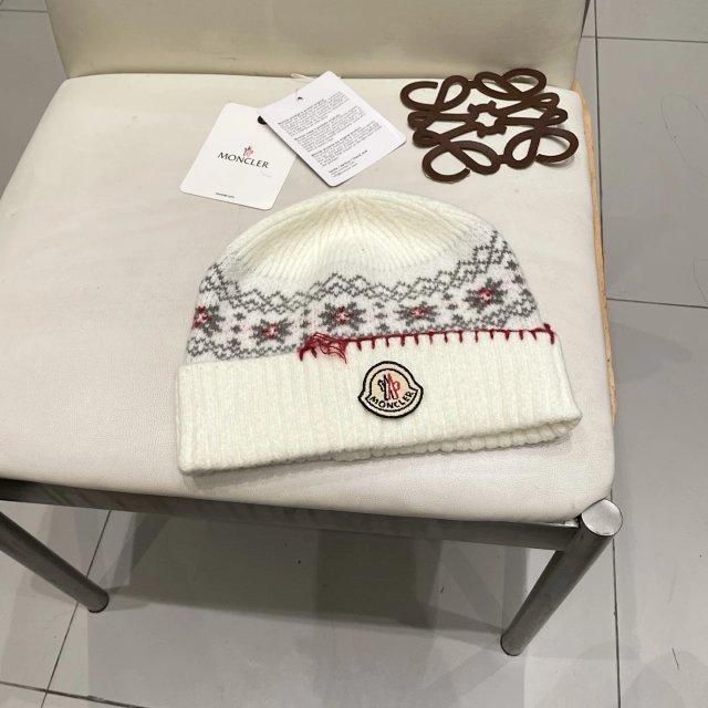 Moncler knitted hat: seller detail photo 5