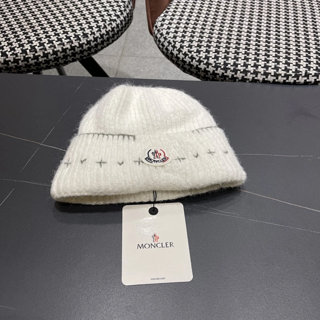 Moncler knitted hat: seller detail photo 6