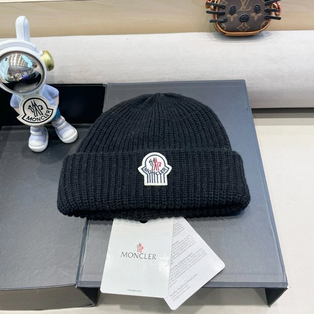 Moncler knitted hat: seller detail photo 12
