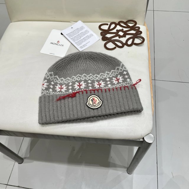 Moncler knitted hat: seller detail photo 6